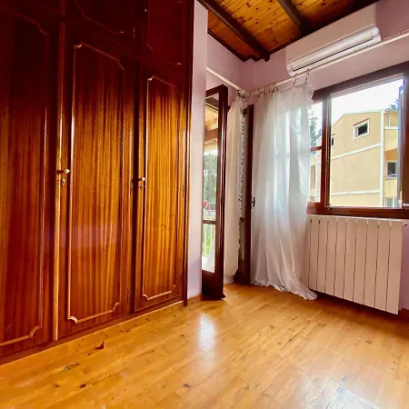 Apartment Montsenigos Garden House